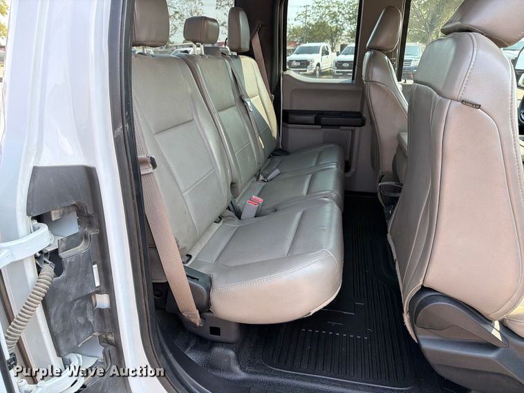 image for item MZ9871 2017 Ford F250 Super Duty XLT Ext. Cab pickup truck