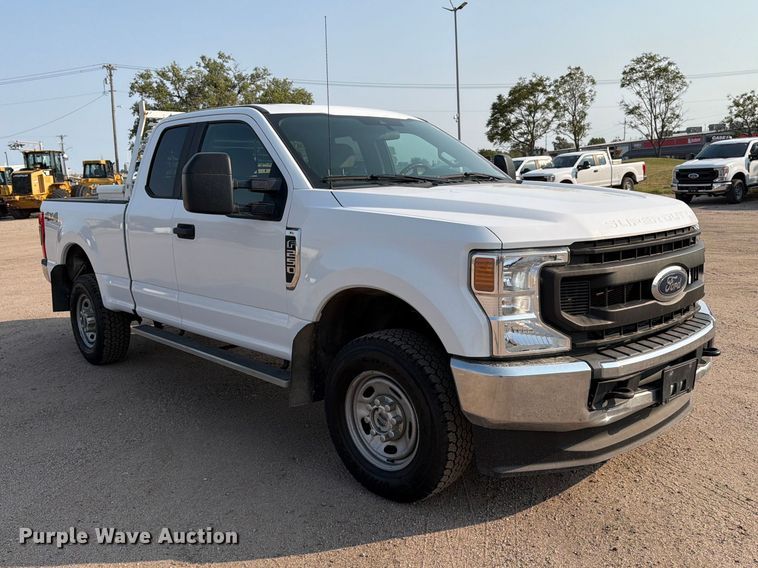 image for item MZ9872 2021 Ford F250 Super Duty XLT Ext. Cab pickup truck