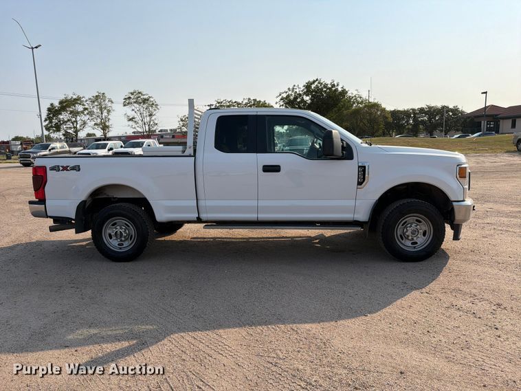 image for item MZ9872 2021 Ford F250 Super Duty XLT Ext. Cab pickup truck