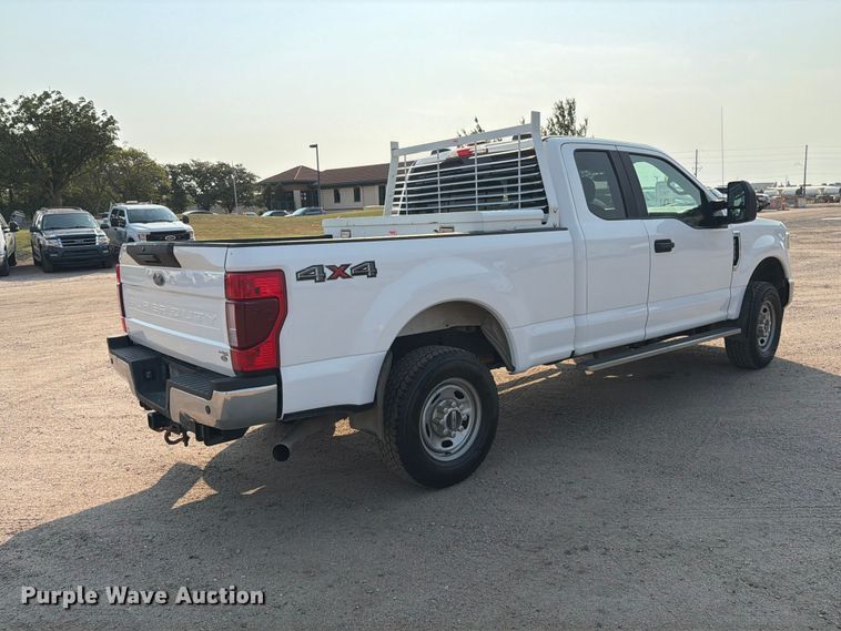 image for item MZ9872 2021 Ford F250 Super Duty XLT Ext. Cab pickup truck
