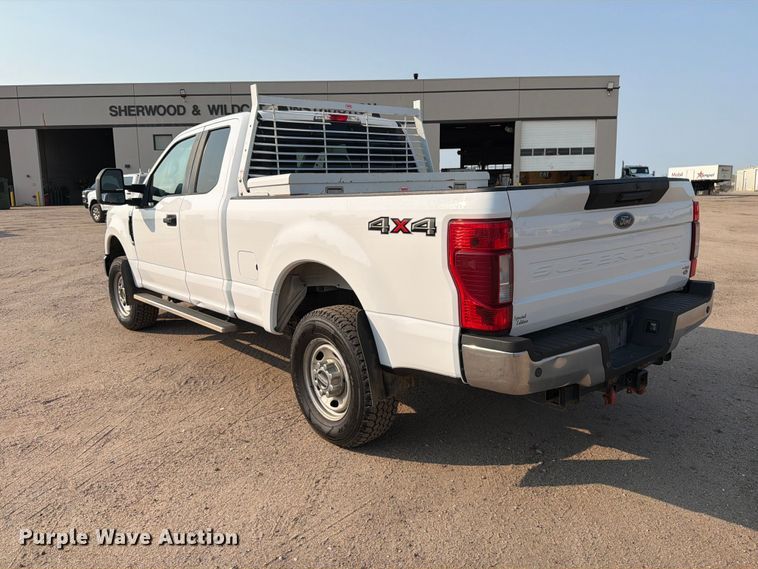 image for item MZ9872 2021 Ford F250 Super Duty XLT Ext. Cab pickup truck