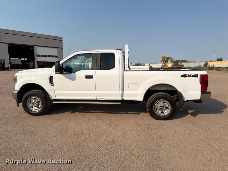 image for item MZ9872 2021 Ford F250 Super Duty XLT Ext. Cab pickup truck