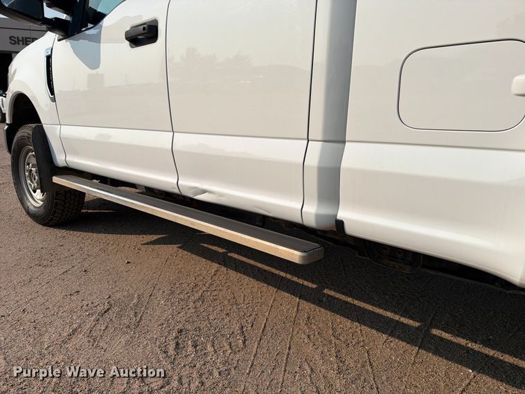 image for item MZ9872 2021 Ford F250 Super Duty XLT Ext. Cab pickup truck