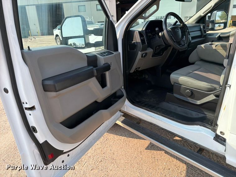 image for item MZ9872 2021 Ford F250 Super Duty XLT Ext. Cab pickup truck