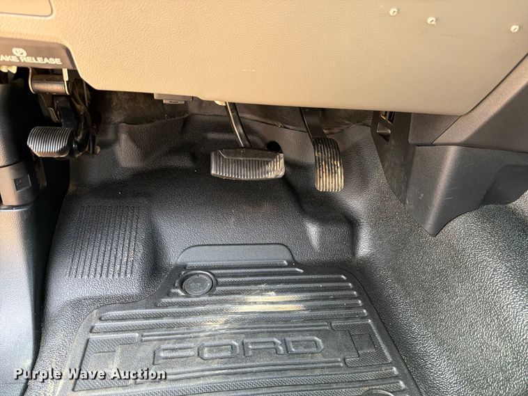 image for item MZ9872 2021 Ford F250 Super Duty XLT Ext. Cab pickup truck