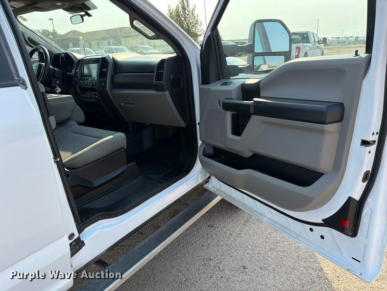 image for item MZ9872 2021 Ford F250 Super Duty XLT Ext. Cab pickup truck