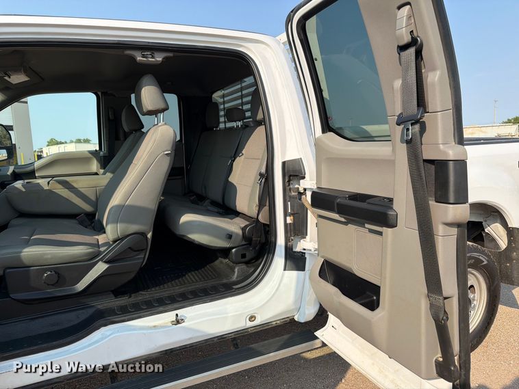 image for item MZ9872 2021 Ford F250 Super Duty XLT Ext. Cab pickup truck