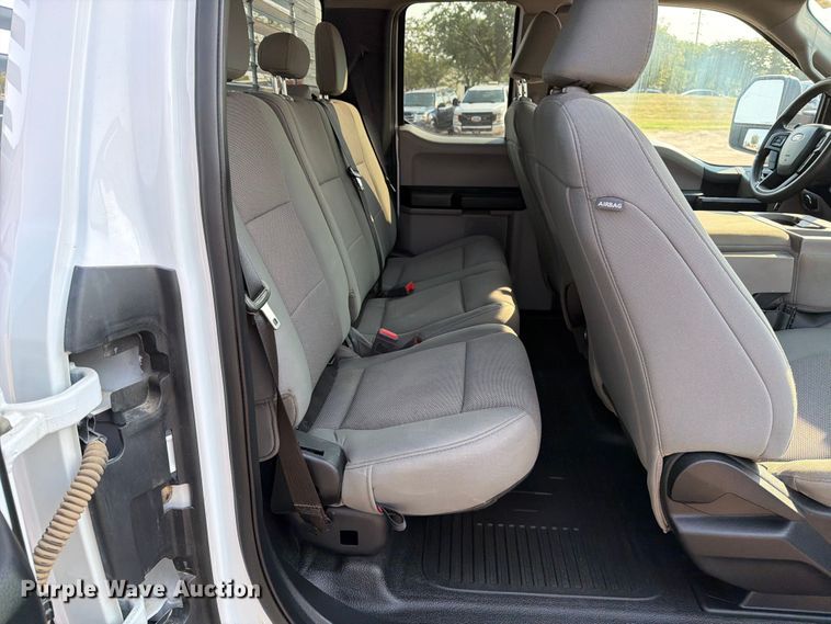 image for item MZ9872 2021 Ford F250 Super Duty XLT Ext. Cab pickup truck