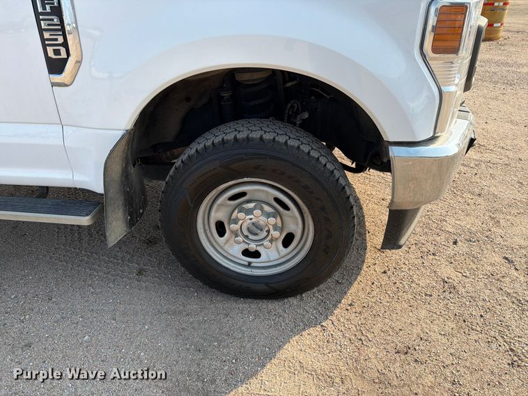 image for item MZ9872 2021 Ford F250 Super Duty XLT Ext. Cab pickup truck