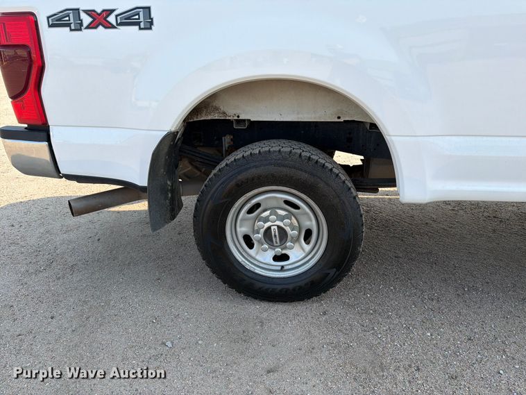 image for item MZ9872 2021 Ford F250 Super Duty XLT Ext. Cab pickup truck