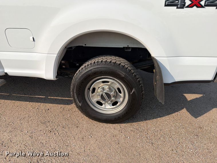 image for item MZ9872 2021 Ford F250 Super Duty XLT Ext. Cab pickup truck
