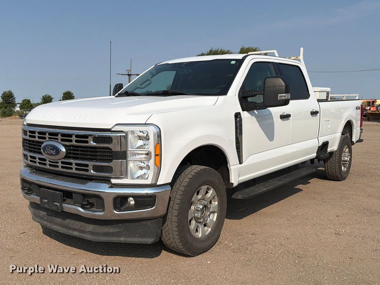 2023 Ford F250 Super Duty XL Crew Cab pickup truck