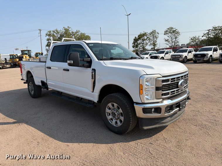 image for item MZ9873 2023 Ford F250 Super Duty XL Crew Cab pickup truck