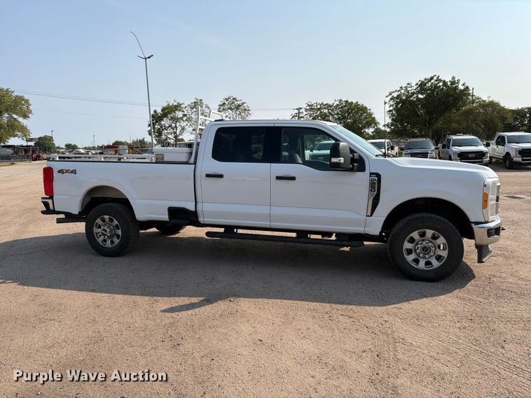 image for item MZ9873 2023 Ford F250 Super Duty XL Crew Cab pickup truck