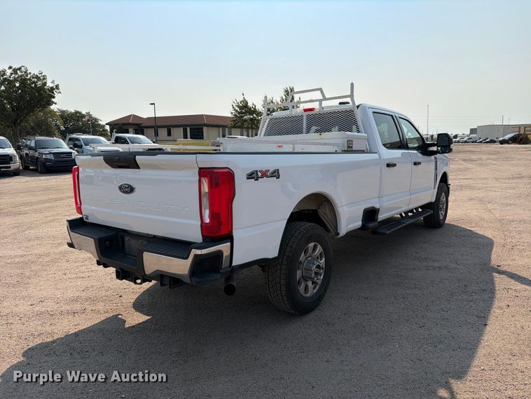 image for item MZ9873 2023 Ford F250 Super Duty XL Crew Cab pickup truck