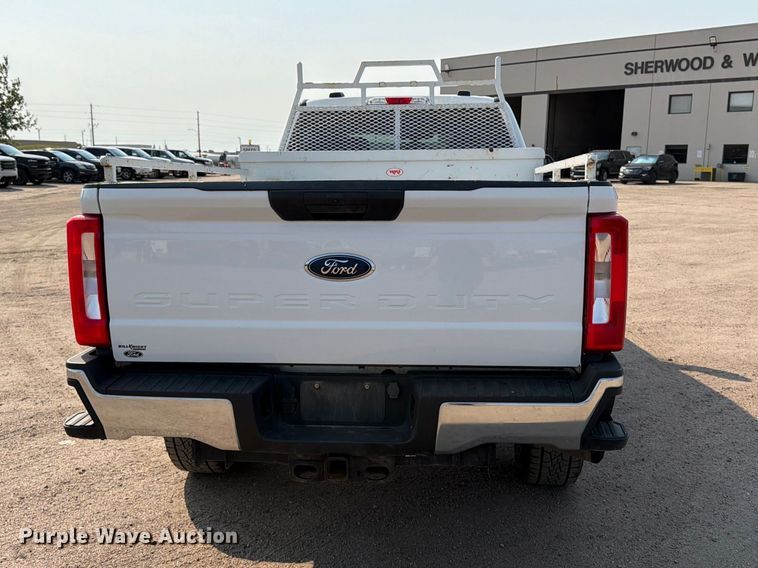 image for item MZ9873 2023 Ford F250 Super Duty XL Crew Cab pickup truck