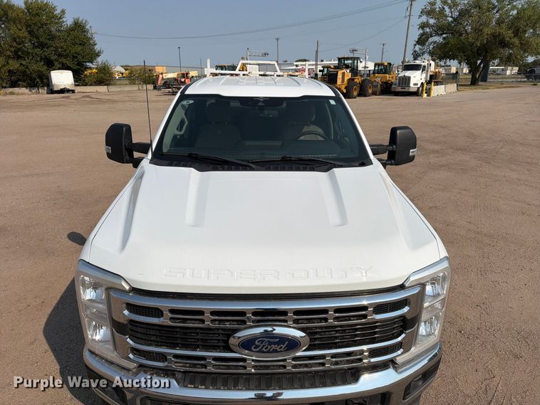 image for item MZ9873 2023 Ford F250 Super Duty XL Crew Cab pickup truck