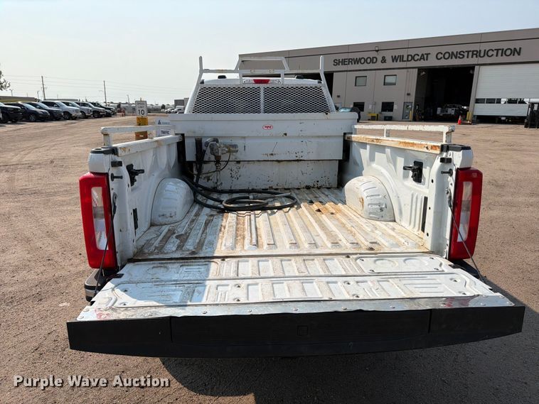 image for item MZ9873 2023 Ford F250 Super Duty XL Crew Cab pickup truck
