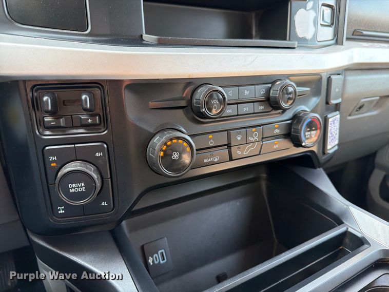 image for item MZ9873 2023 Ford F250 Super Duty XL Crew Cab pickup truck