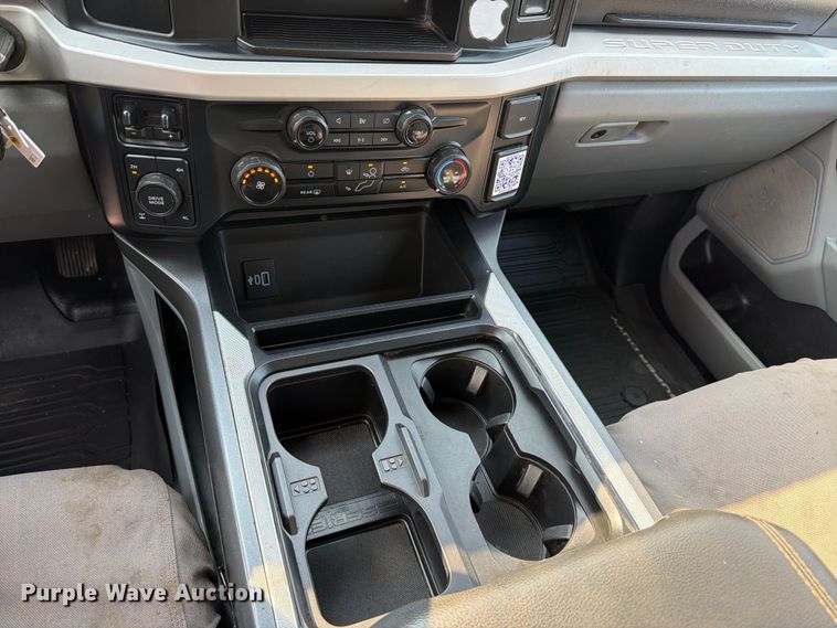 image for item MZ9873 2023 Ford F250 Super Duty XL Crew Cab pickup truck