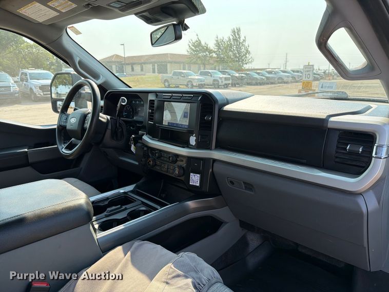 image for item MZ9873 2023 Ford F250 Super Duty XL Crew Cab pickup truck
