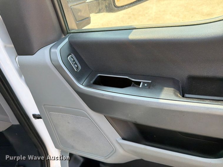 image for item MZ9873 2023 Ford F250 Super Duty XL Crew Cab pickup truck
