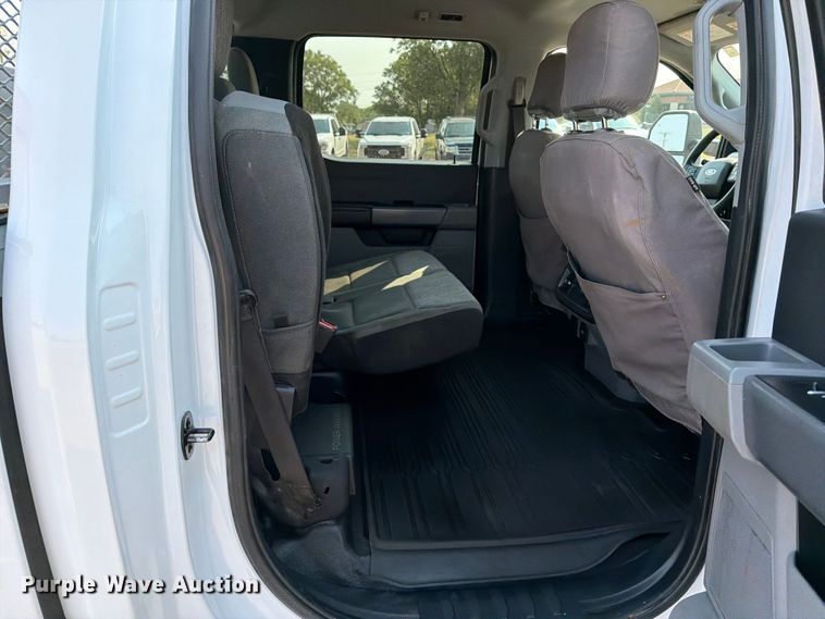 image for item MZ9873 2023 Ford F250 Super Duty XL Crew Cab pickup truck