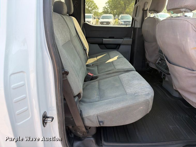 image for item MZ9873 2023 Ford F250 Super Duty XL Crew Cab pickup truck