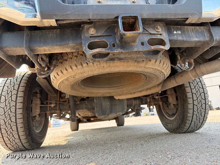 image for item MZ9873 2023 Ford F250 Super Duty XL Crew Cab pickup truck