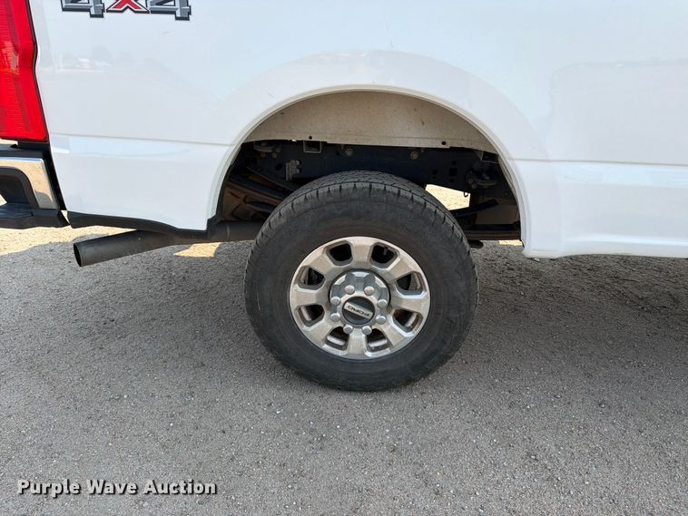 image for item MZ9873 2023 Ford F250 Super Duty XL Crew Cab pickup truck