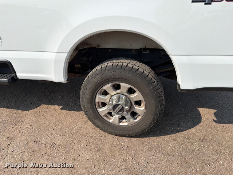 image for item MZ9873 2023 Ford F250 Super Duty XL Crew Cab pickup truck