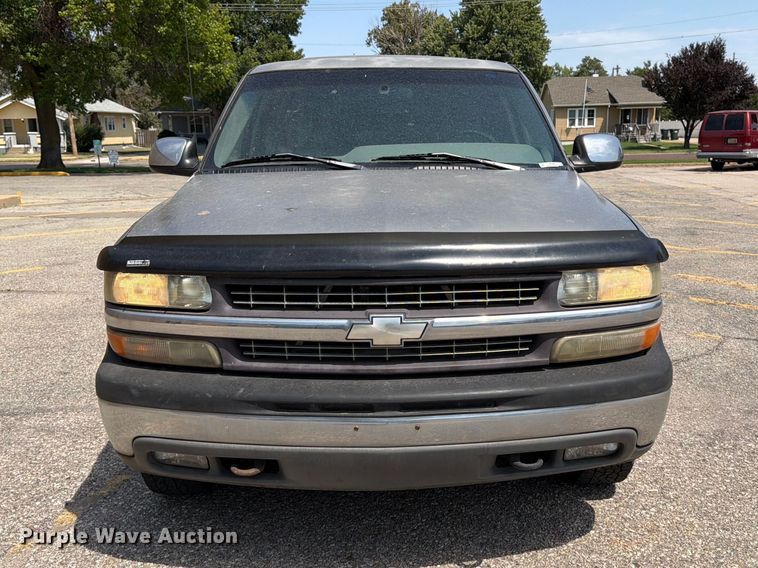 image for item MZ9889 2000 Chevrolet Silverado 1500 Ext. Cab pickup truck