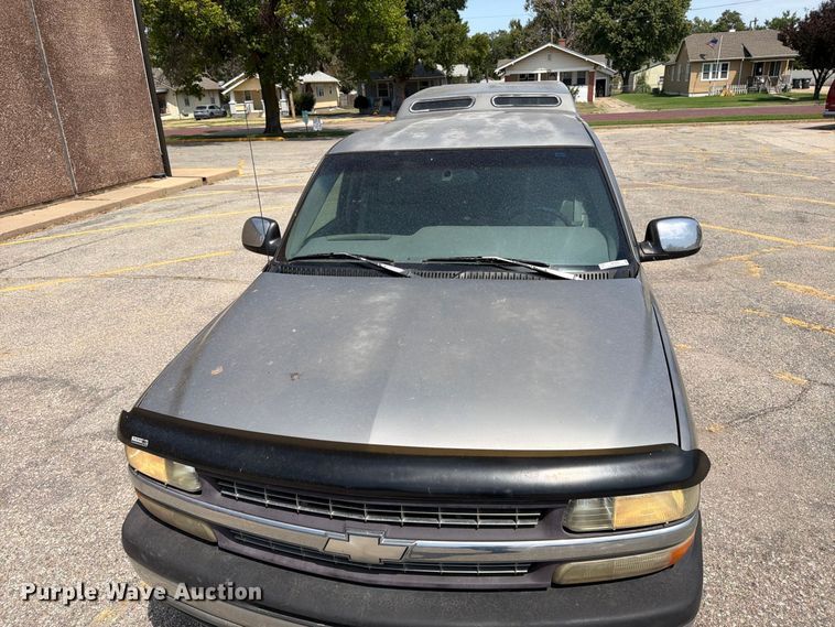 image for item MZ9889 2000 Chevrolet Silverado 1500 Ext. Cab pickup truck