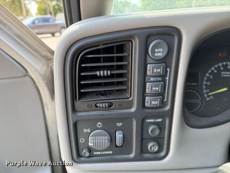 image for item MZ9889 2000 Chevrolet Silverado 1500 Ext. Cab pickup truck