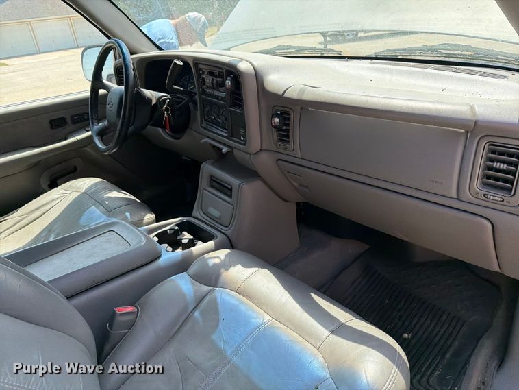 image for item MZ9889 2000 Chevrolet Silverado 1500 Ext. Cab pickup truck