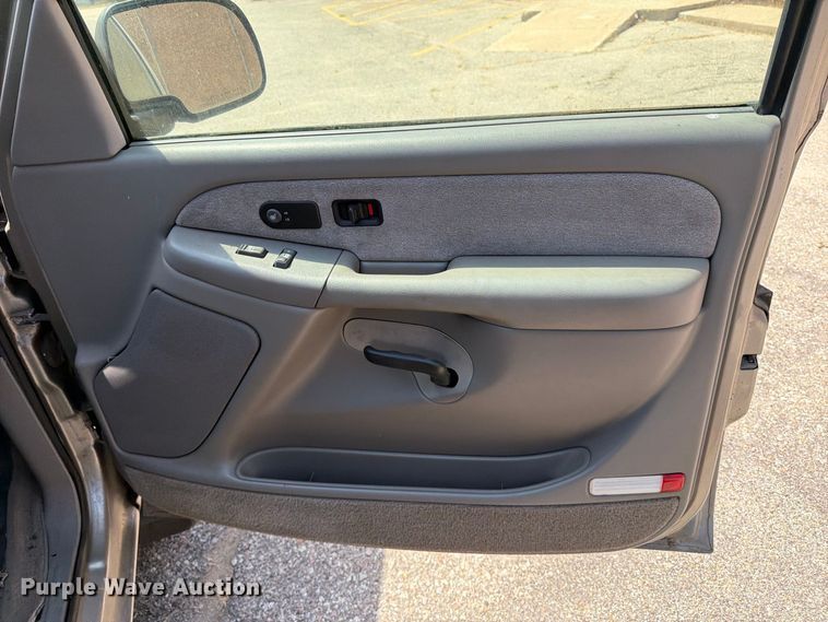 image for item MZ9889 2000 Chevrolet Silverado 1500 Ext. Cab pickup truck
