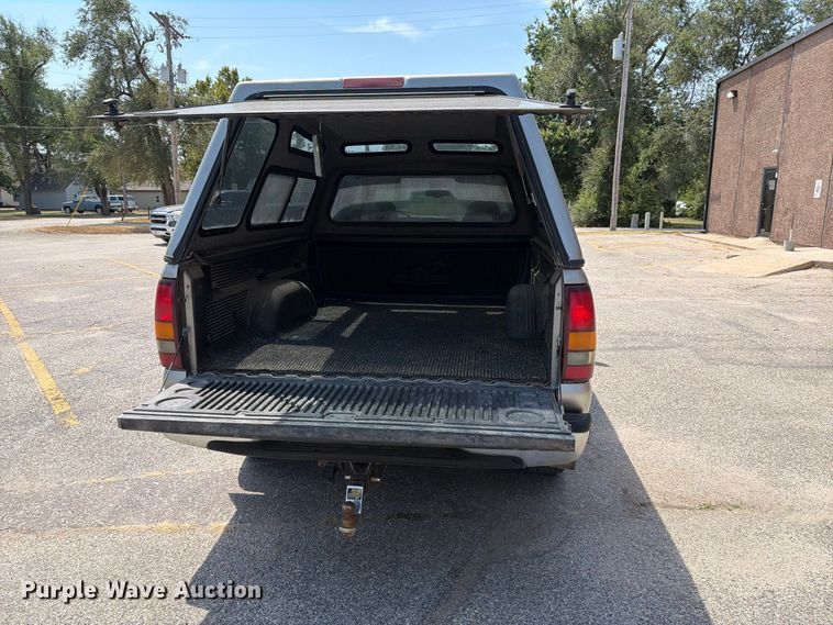 image for item MZ9889 2000 Chevrolet Silverado 1500 Ext. Cab pickup truck