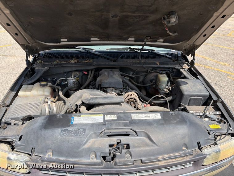 image for item MZ9889 2000 Chevrolet Silverado 1500 Ext. Cab pickup truck