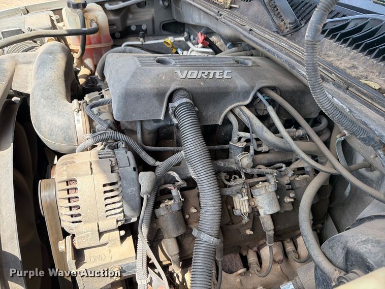 image for item MZ9889 2000 Chevrolet Silverado 1500 Ext. Cab pickup truck