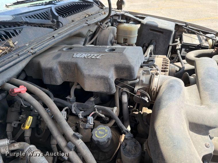 image for item MZ9889 2000 Chevrolet Silverado 1500 Ext. Cab pickup truck
