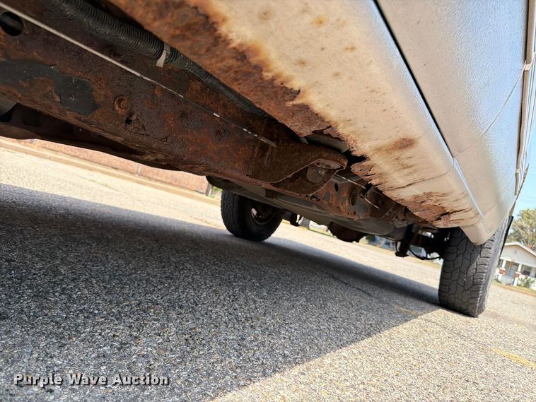 image for item MZ9889 2000 Chevrolet Silverado 1500 Ext. Cab pickup truck