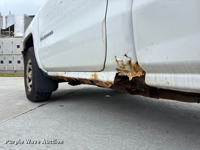 image for item NM9892 2014 Chevrolet Silverado 1500 pickup truck
