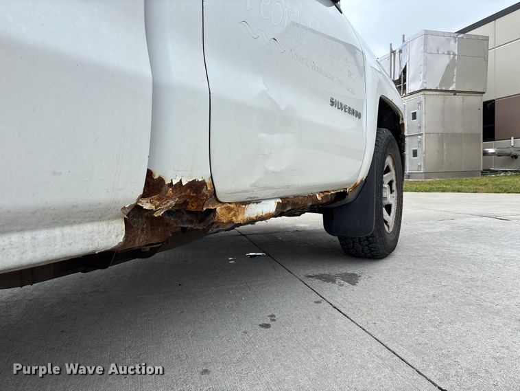 image for item NM9892 2014 Chevrolet Silverado 1500 pickup truck