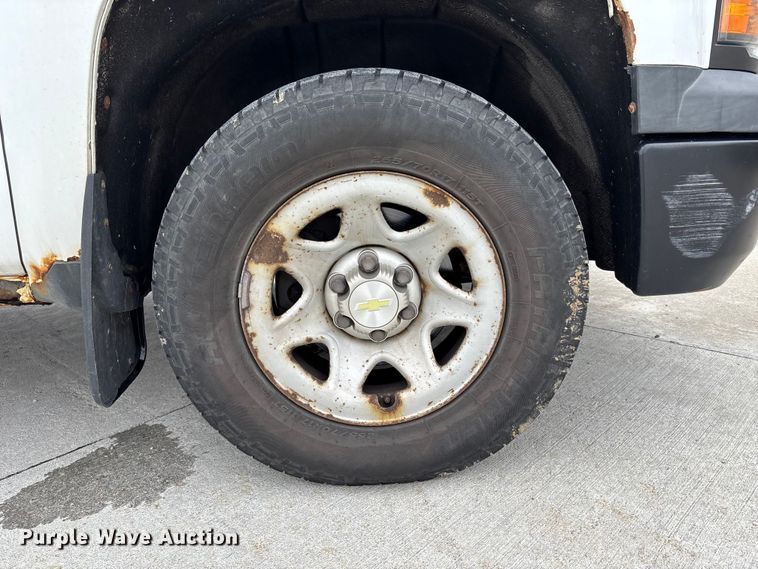 image for item NM9892 2014 Chevrolet Silverado 1500 pickup truck