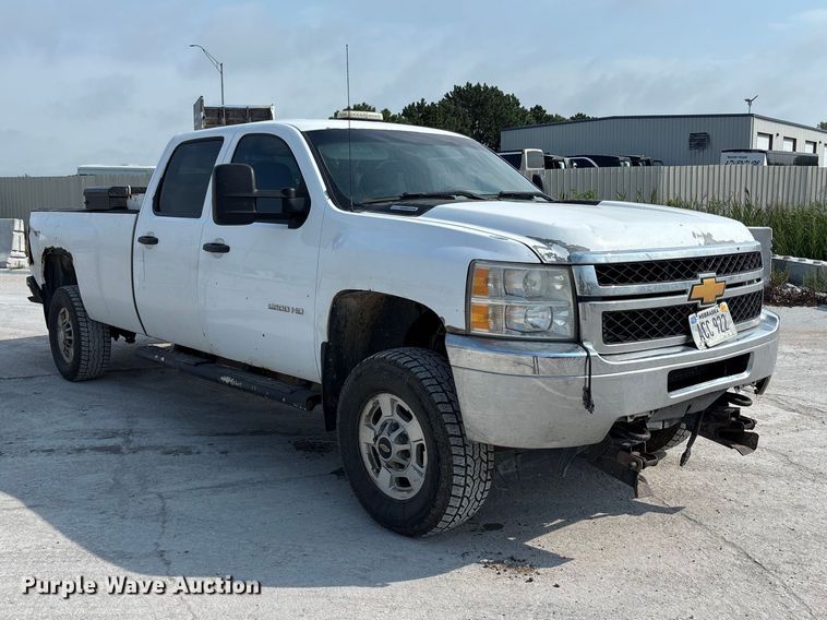 image for item NM9916 2014 Chevrolet Silverado 2500HD Crew Cab pickup truck