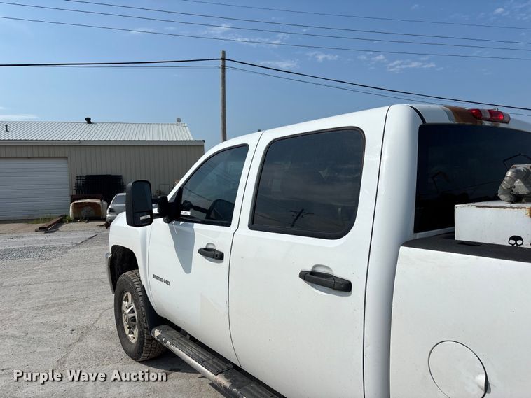 image for item NM9916 2014 Chevrolet Silverado 2500HD Crew Cab pickup truck