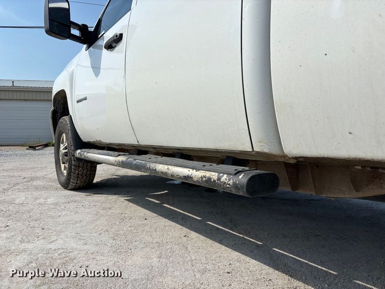 image for item NM9916 2014 Chevrolet Silverado 2500HD Crew Cab pickup truck