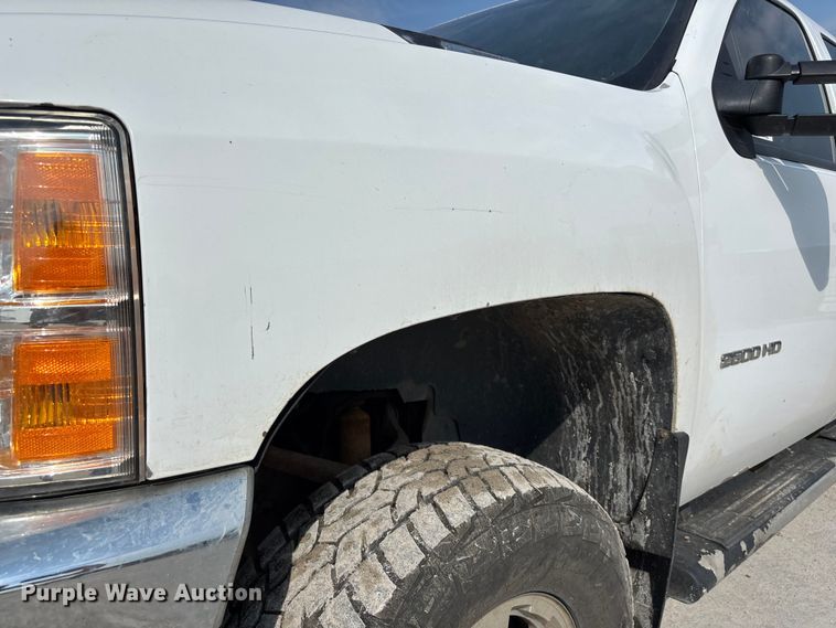image for item NM9916 2014 Chevrolet Silverado 2500HD Crew Cab pickup truck