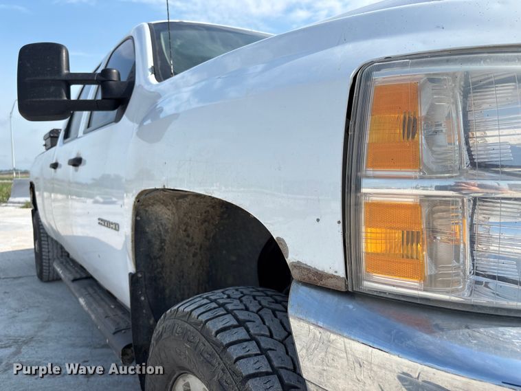image for item NM9916 2014 Chevrolet Silverado 2500HD Crew Cab pickup truck