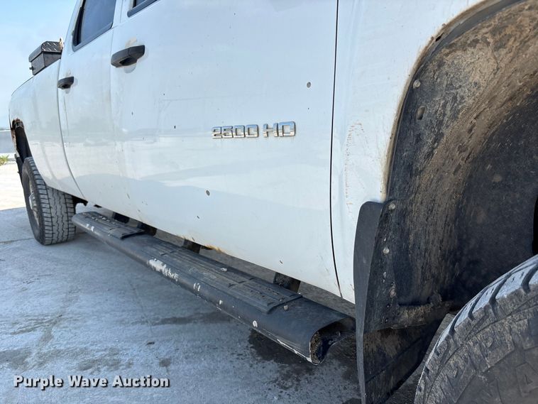 image for item NM9916 2014 Chevrolet Silverado 2500HD Crew Cab pickup truck